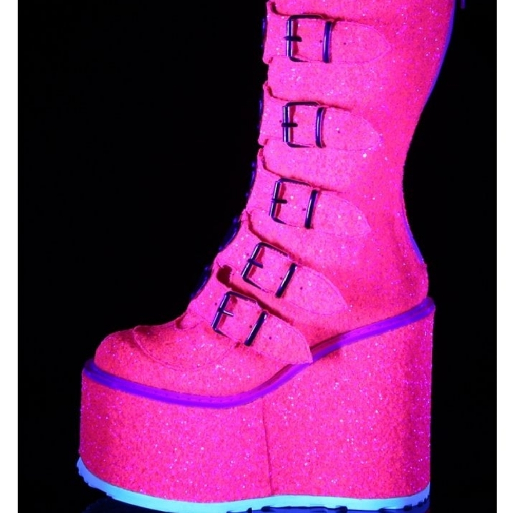 *SOLD* Demonia UV pink platform boots New 7